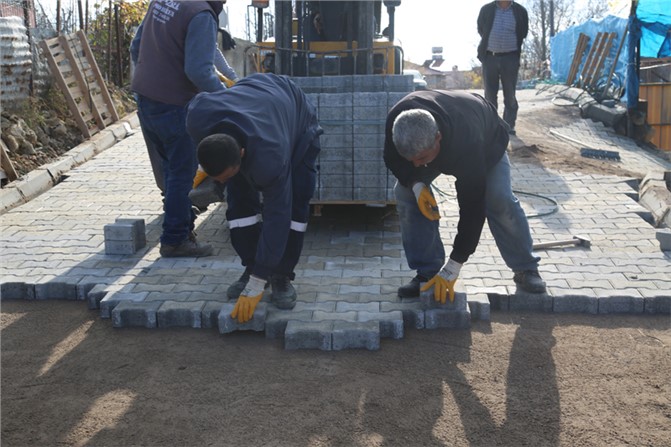 Erdemli Belediyesinden Engelli Hassasiyeti, Engelli Vatandaşın Yolu Yapıldı
