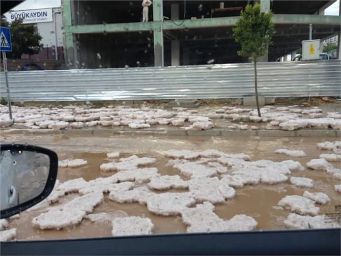 Mersin'de Şiddetli Yağış Hayatı Olumsuz Etkiliyor 