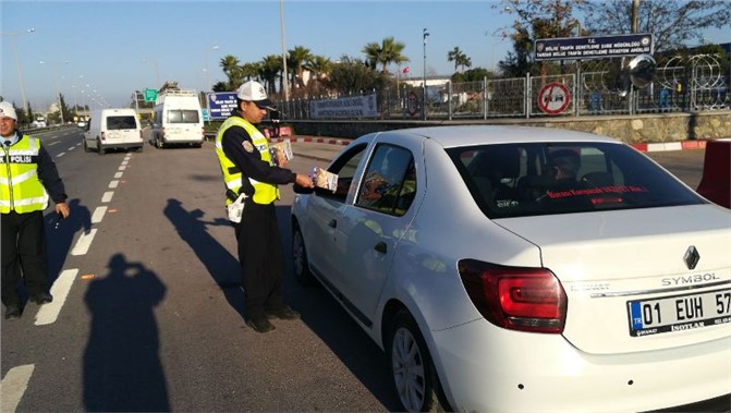 Mersin'de Trafik Güvenliği İçin Afiş ve El Broşürü Dağıtıldı