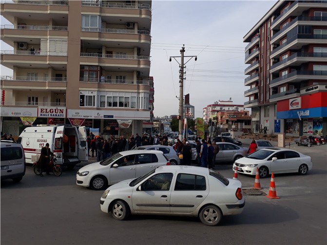 Sabah Saatlerinde Trafik Kazası, 2 Otomobil Çarpıştı