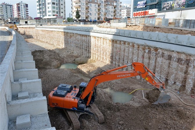 Mersin'de Yapımı Devam Eden Egemenlik Kavşağı Yarıyı Geçti