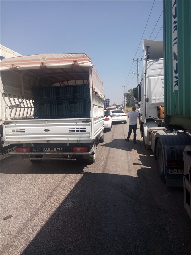 Mersin - Adana Karayolu Kazanlı Civarında Yolu Kilitlendi