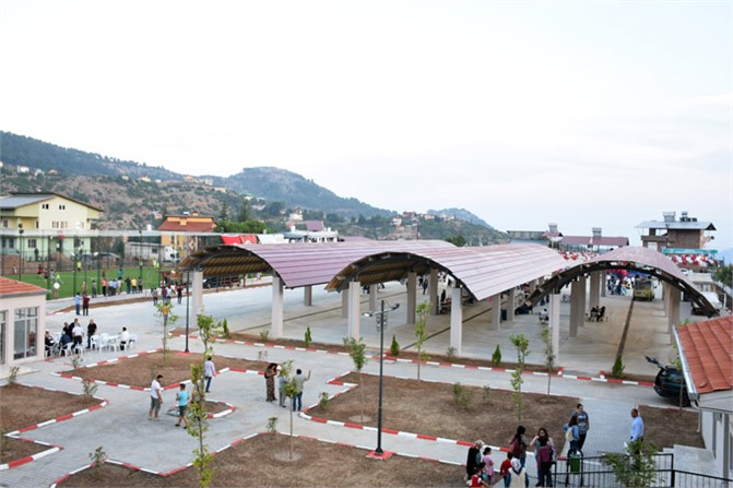 Tarsus'ta Bir Açılış Daha Gerçekleşti, Gülek Kapalı Semt Pazarı, Spor Kompleksi ve Çocuk Oyun Parkı Hizmete Girdi